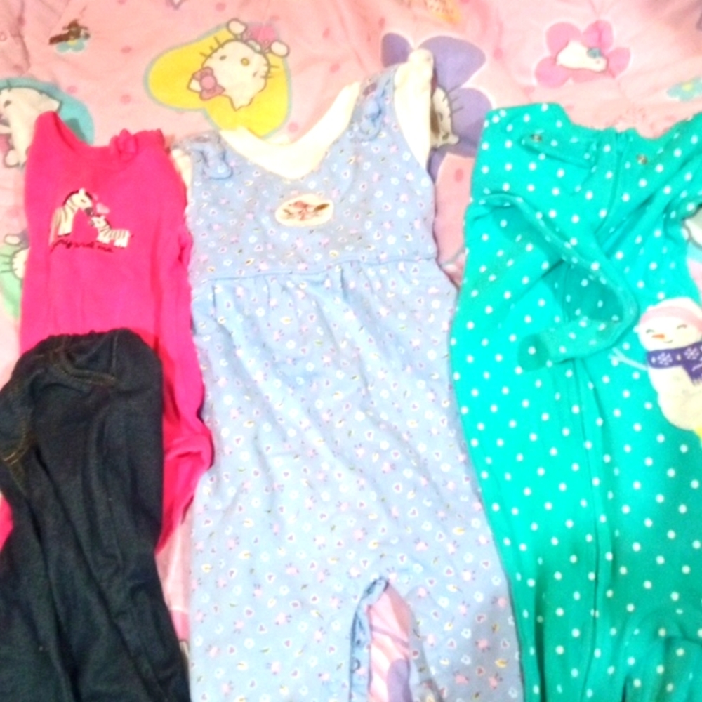 Bundle of 12 outfits and a hoodie